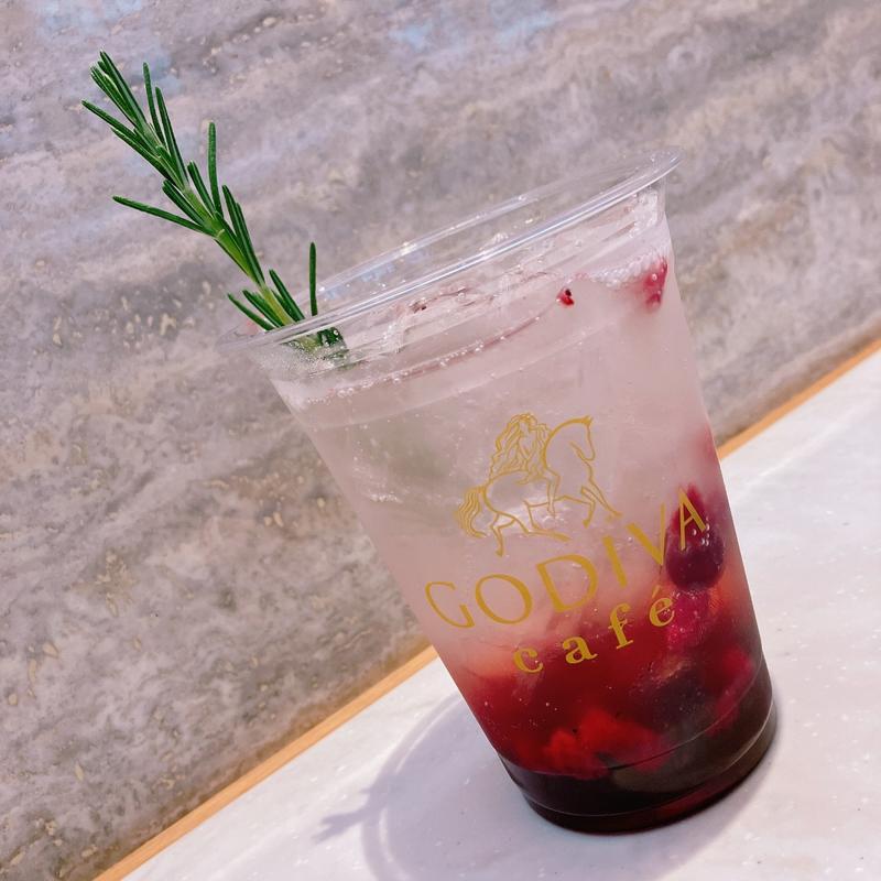 ラズベリーティーソーダ(GODIVA café Nihonbashi(ゴディバカフェ日本橋))