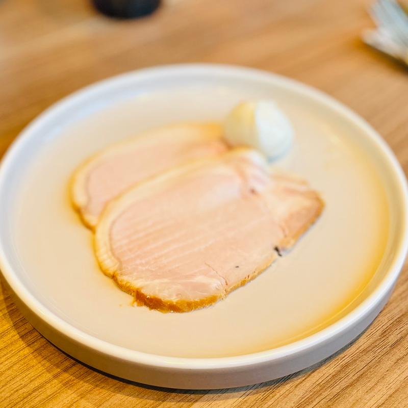 自家製ポークプレスハムと水牛モッツァレラ(SURF&TURF)