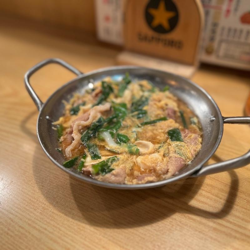 肉ニラ玉子とじ(やきとり酒蔵 庄助本店)