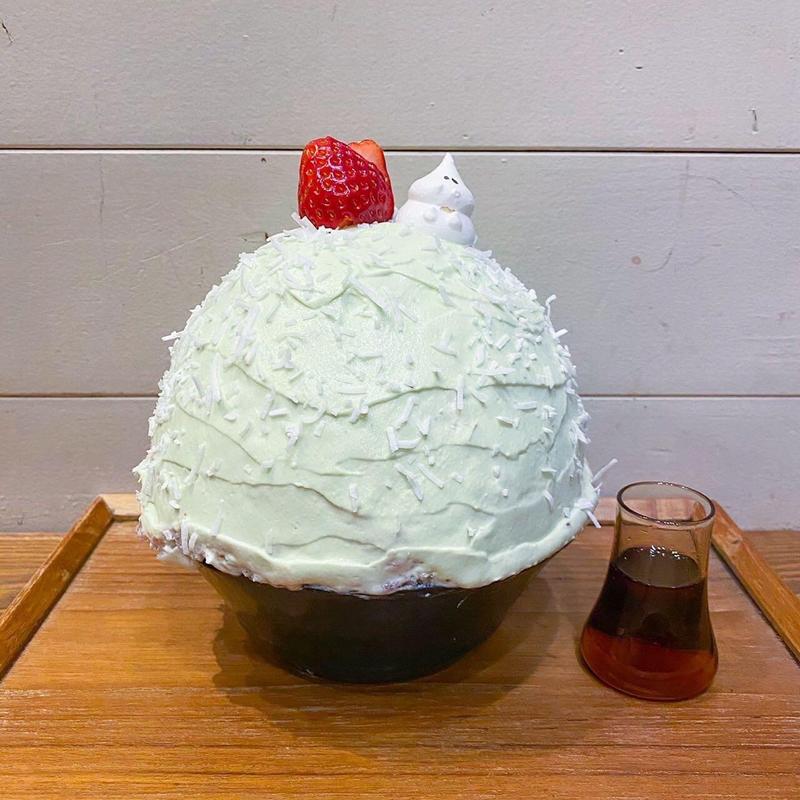 苺のアボガドトリュフ氷(新宿かき氷専門店 ＊氷おばけ＊)