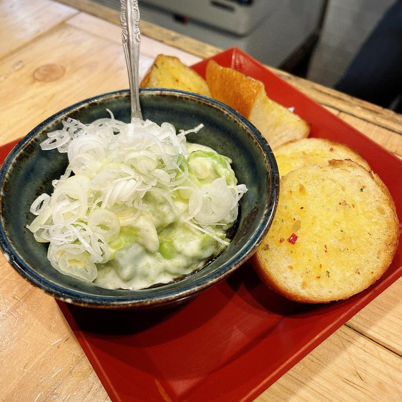 ネギトロアボカドガーリックトースト(大衆酒場 チャン栓チャン)