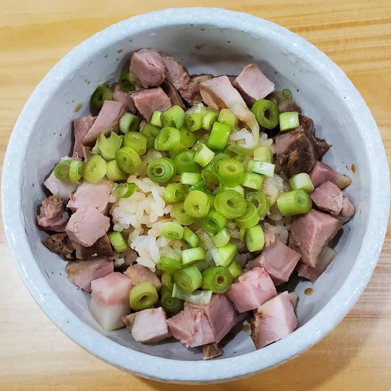 レアチャーシュー丼(麺匠 いけだ)