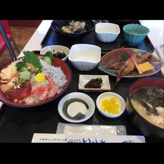 海鮮丼(海鮮どんや とびしま)