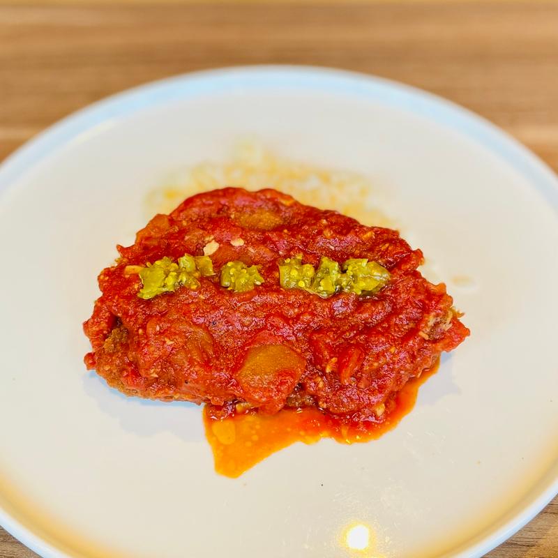 とんかつアラビアータプレゼ　青唐辛子のピクルス添え(SURF&TURF)