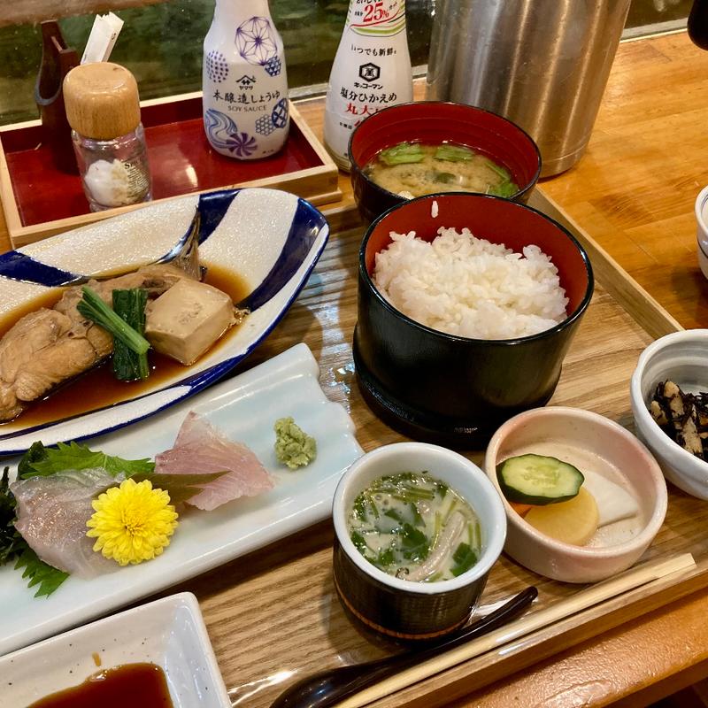 食べくらべ定食（マコカレイ）(いけす道場魚家 深川一号店 （イケスドウジョウサカナヤ）)