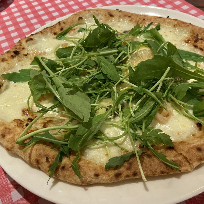 エビとルッコラのピザ(イタリアン CIRCO)