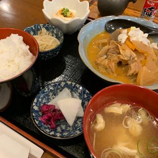 牛すじと豆腐の煮込み定食(かどい )