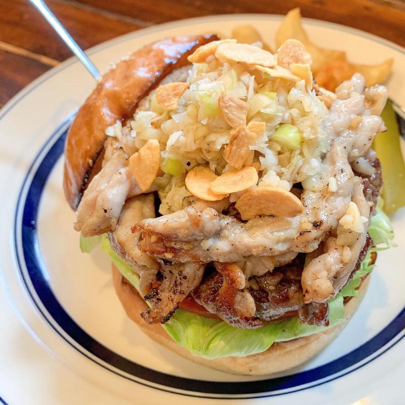 限定　炙りせせりネギ塩タレバーガーセット(アンバープレイス)