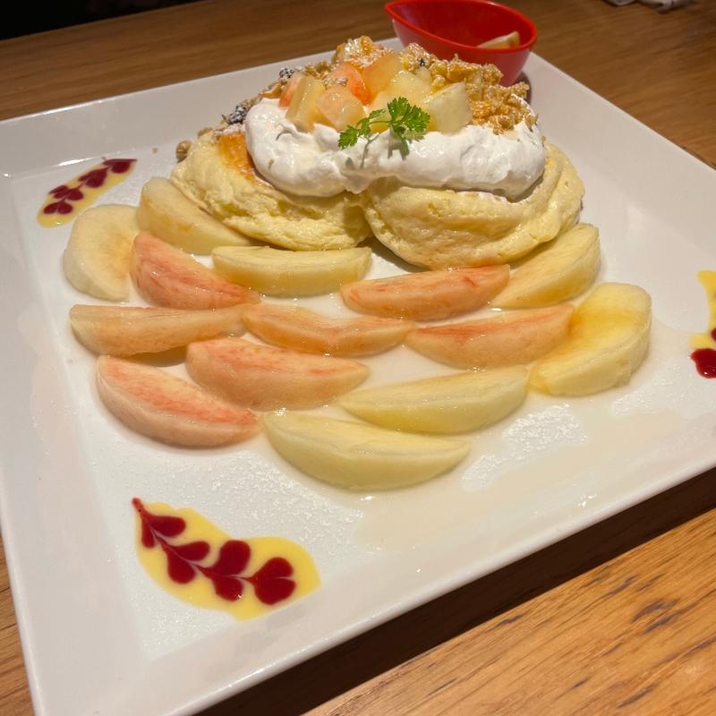 フレッシュピーチのサマーパンケーキ(むさしの森珈琲 鳥栖古賀町店)