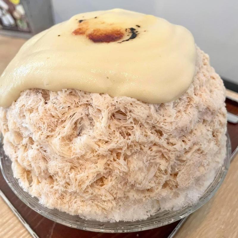酒粕クリームと黒ごまミルク氷(新宿かき氷専門店 ＊氷おばけ＊)