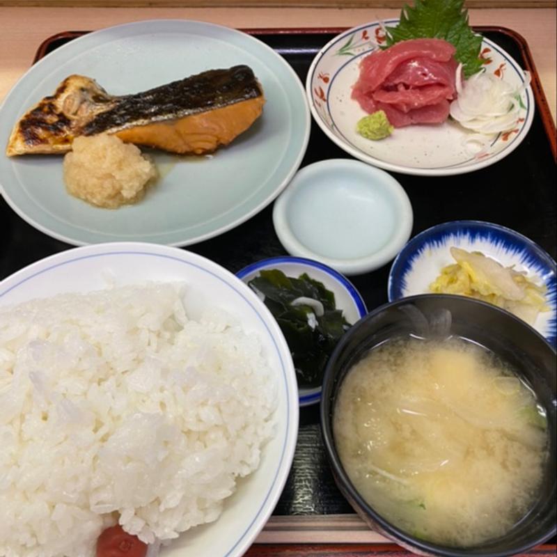 銀鮭照焼　まぐろ定食(魚竹)