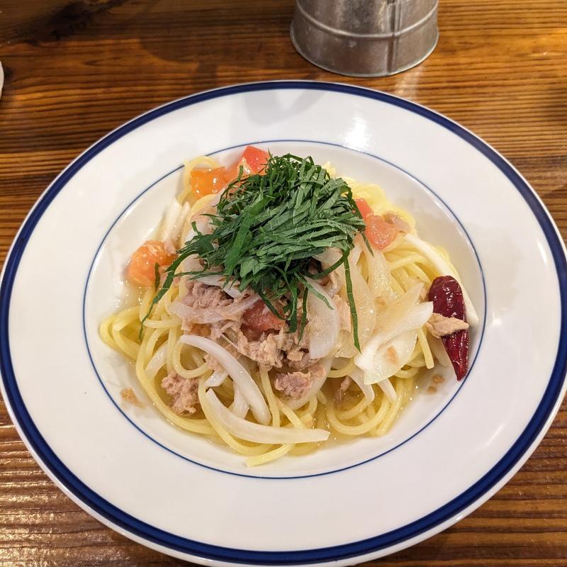 ツナと玉ねぎとトマトと大葉のペペロンチーノ(Locanda Trattoria )