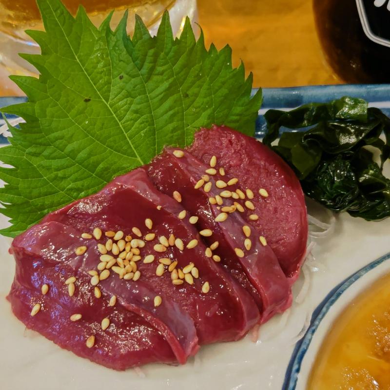 サメハツ レバ刺し風(大衆酒場 ホームベース ぴおシティ桜木町店)