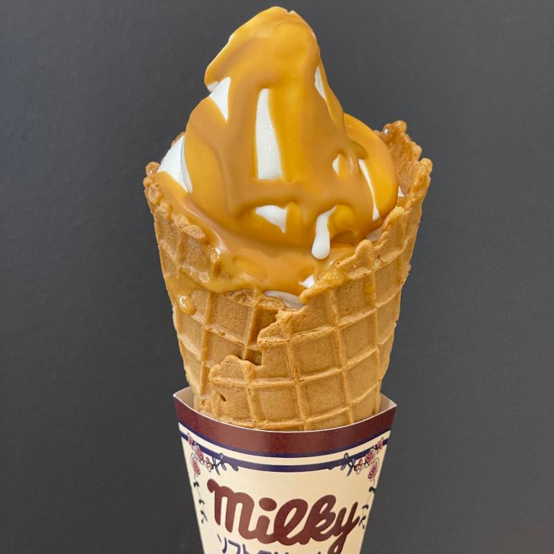 プレミアムmilkyソフトクリームwithキャラメルソース(不二家 milky70 since1951 アクアシティお台場店)