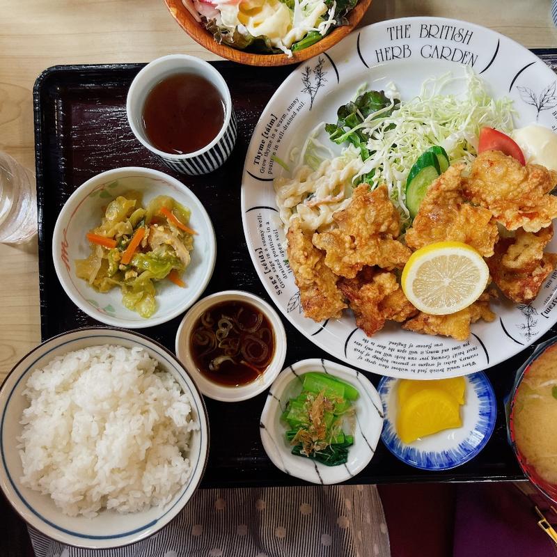 鳥のからあげ定食(満月食堂)