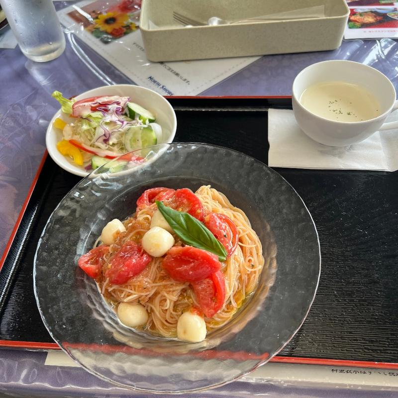 トマトとモッツァレアチーズの冷製パスタ(ノースショアカントリークラブ)