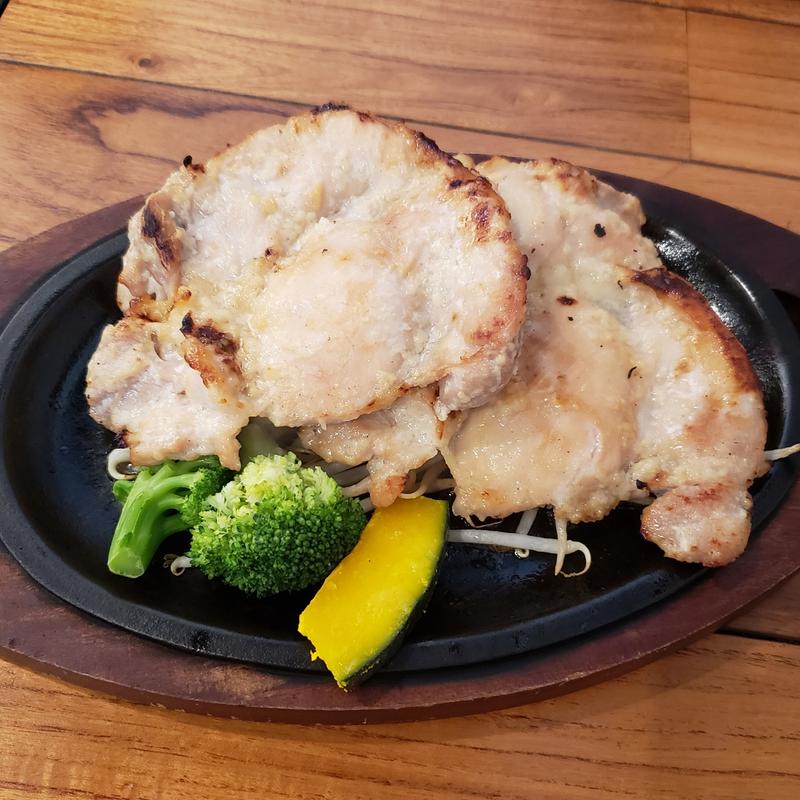 皮なし鶏モモ肉のステーキ(筋肉食堂 渋谷MIYASHITA PARK店)