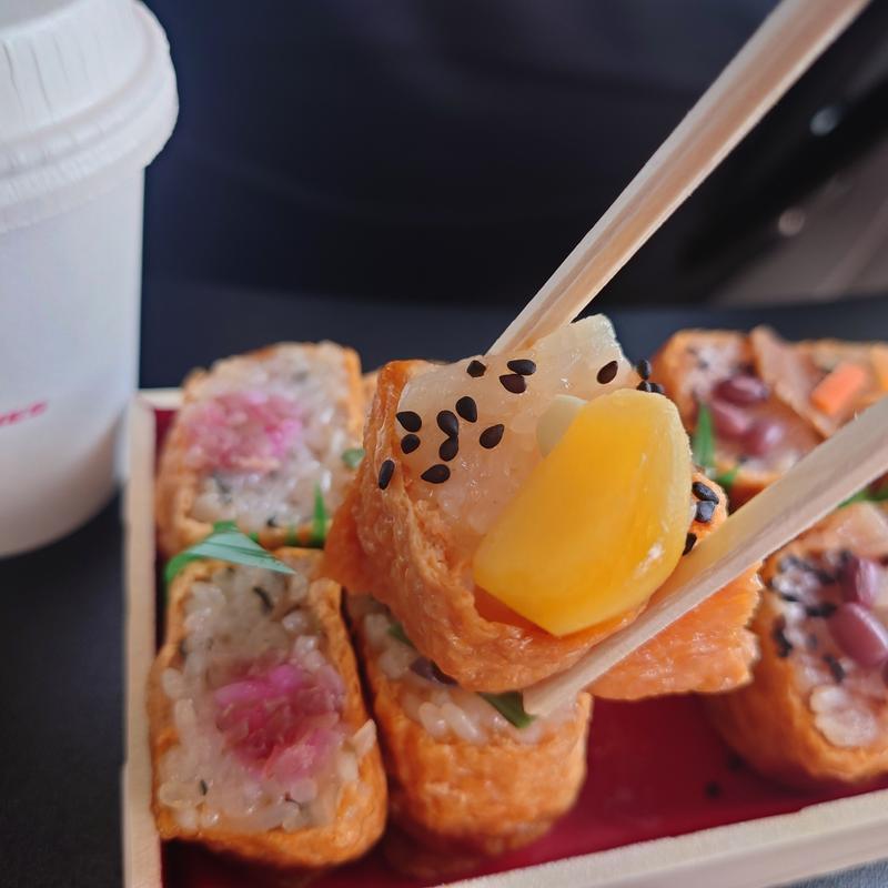 東京羽田穴守おこわ いなり5種(ブルースカイ 22番ゲートショップ )