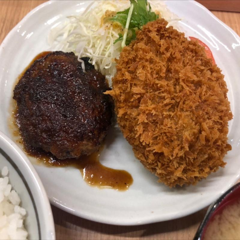 ハンバーグ(オニオンバターソース)&メンチカツ(キッチン オニオン)