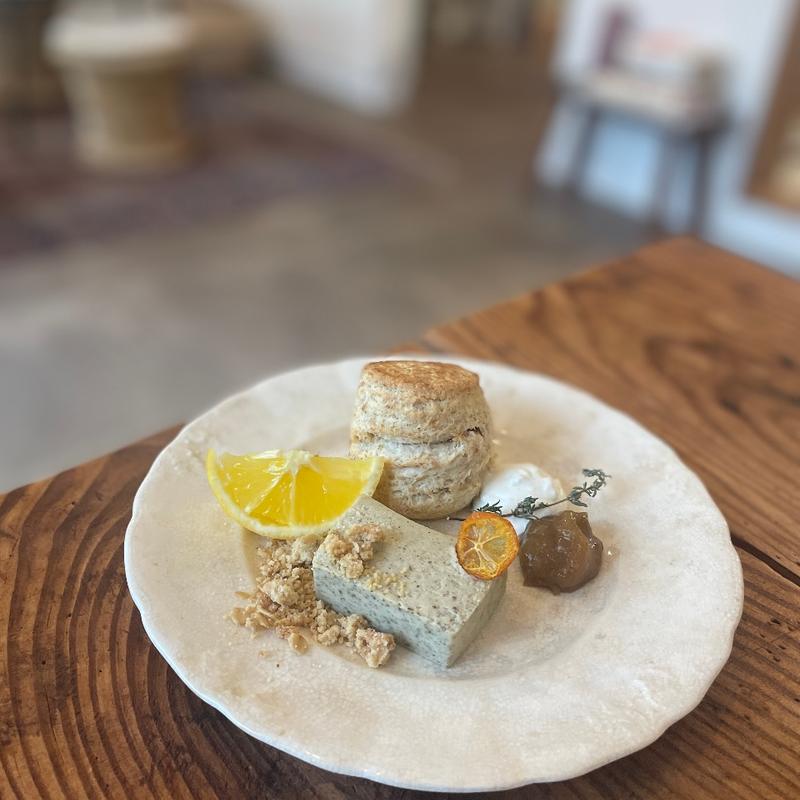 スコーンとケーキセット(nogihen)