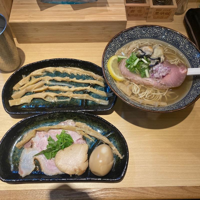 淡麗特製牡蠣ラーメン(地鶏と金目鯛 中華そば 兜)
