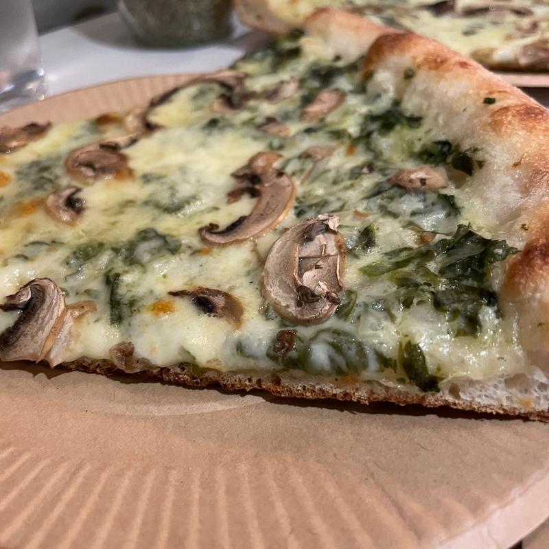 SPINACH & MUSHROOMS(Nim's Pizza)