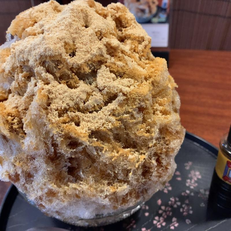 夏のわらび餅黒みつきなこ  お醤油添え(氷カフェ あん)