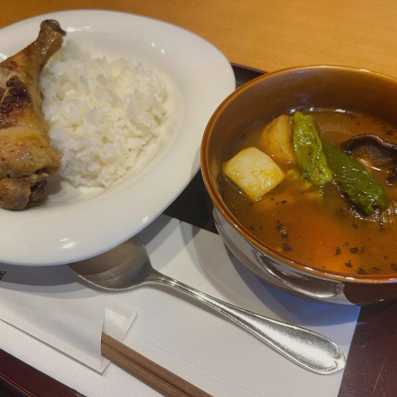 タンドリーチキンのスープカレー(竈flamme 炭三郎)