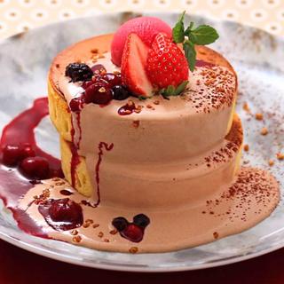 ヘーゼルナッツ・ショコラクリームとラズベリーシャーベットのパンケーキ(MARFA CAFÉ)