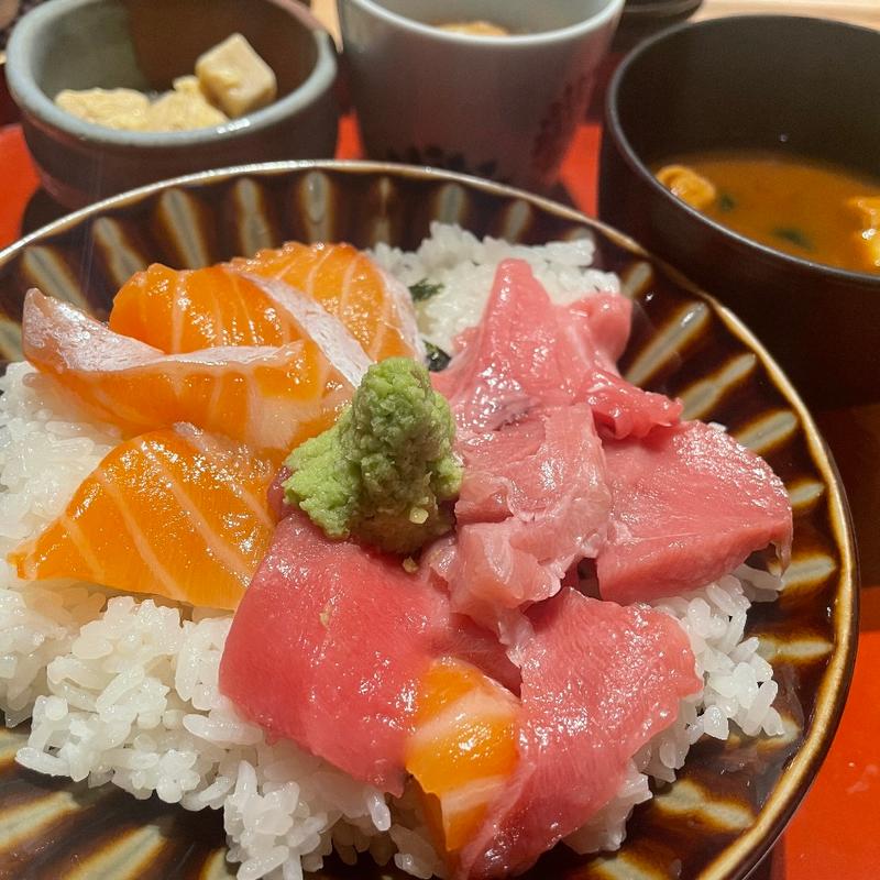 サーモントロ合盛丼(かせの)