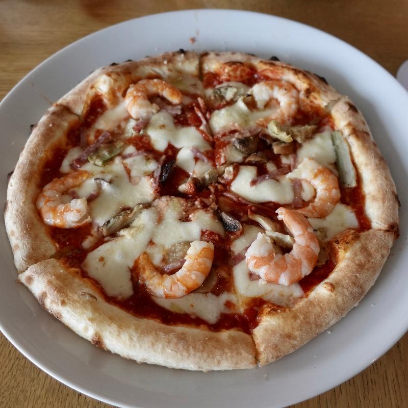 ピッツァカプリチョーザ(ラウンジ＆バー「マリンブルー」)