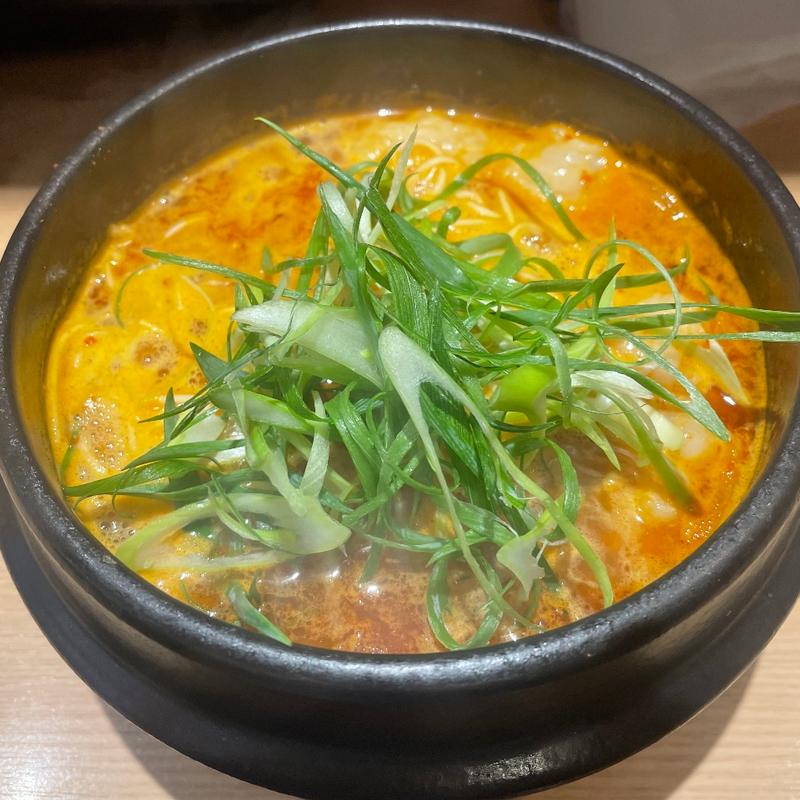 赤ホルモンラーメン(ホルモンらーめん 8910 白寿赤坂店)