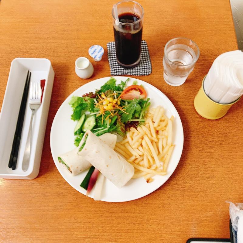 チキンシーザーラップセット、アイスコーヒー(CAFE&BAR ELK)