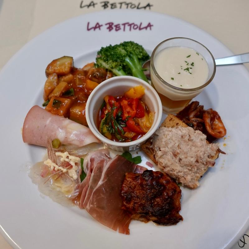 前菜の盛り合わせ(ラ・ベットラ・ダ・オチアイ)