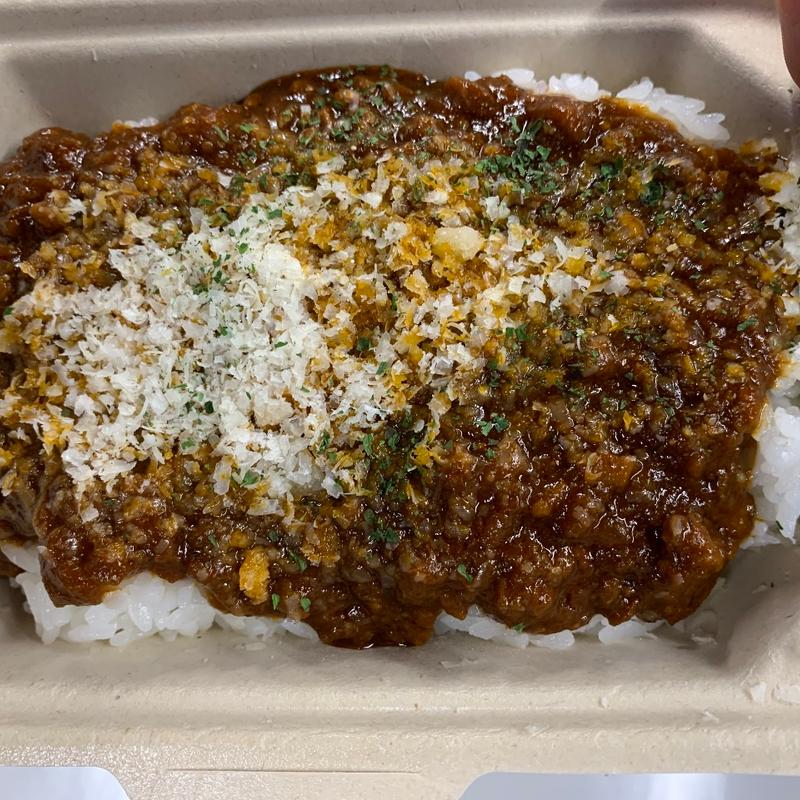 ミートカレーチーズ乗せ(ルーキーカレー)