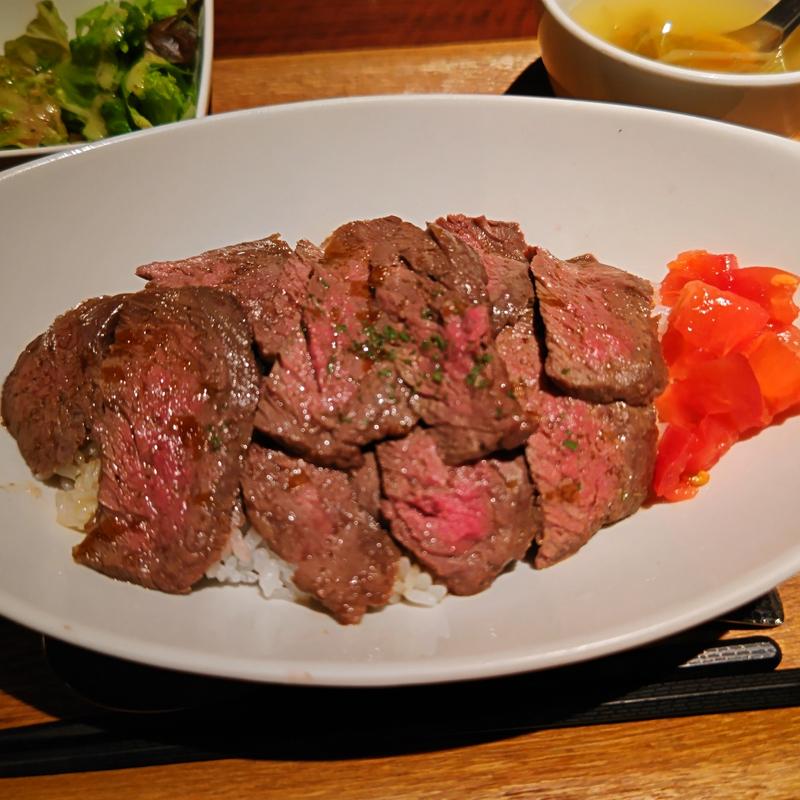 beefステーキボウル(大衆肉バル Kamiichi 上大岡)