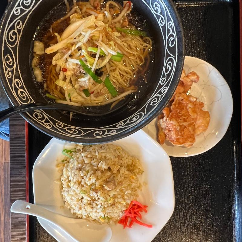 野菜ラーメンと炒飯、唐揚げ2個(佰吉)