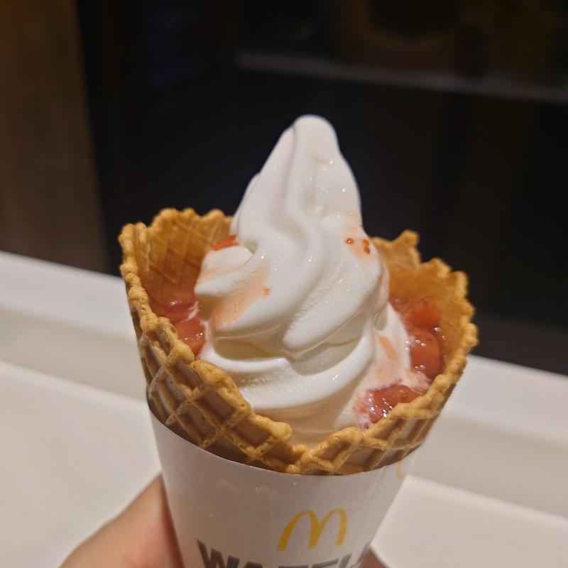 ワッフルコーン ストロベリー(マクドナルド 東新小岩店)