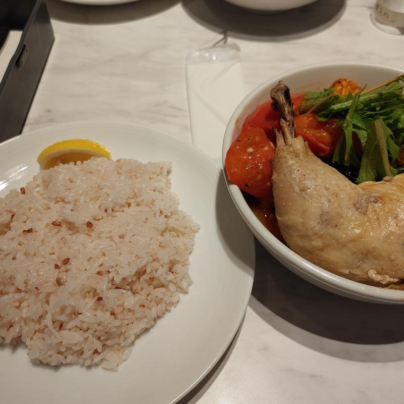 トマトとハーブの夏野菜カレー＋チキンレッグ(煮込み)(北海道スープカレーSuage 池袋店)