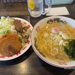 牛ハラミ焼肉炒飯チャーシュートッピング＋スープ（冷し煮干しラーメン）(幸せの炒飯)