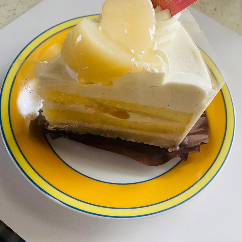 バニラ&ピーチ香る山梨県産白桃のトルテ(シャトレーゼ 津島店)