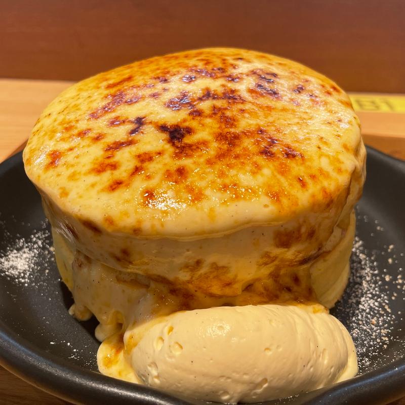 日の出カスタードの ブリュレパンケーキ(たまごや )