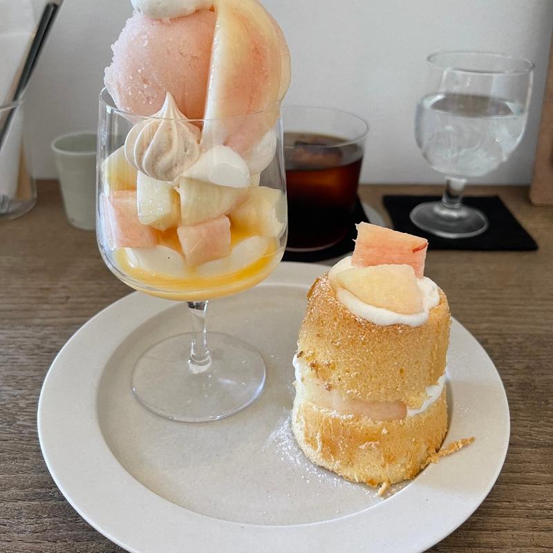 桃のヴァシュランと桃のシフォンサンド(たべものと日用品 WAO)