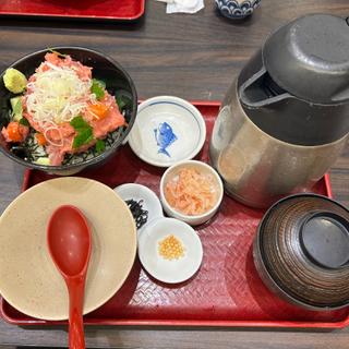 海鮮贅沢丼(つきじ飛賀屋 幕張新都心店)