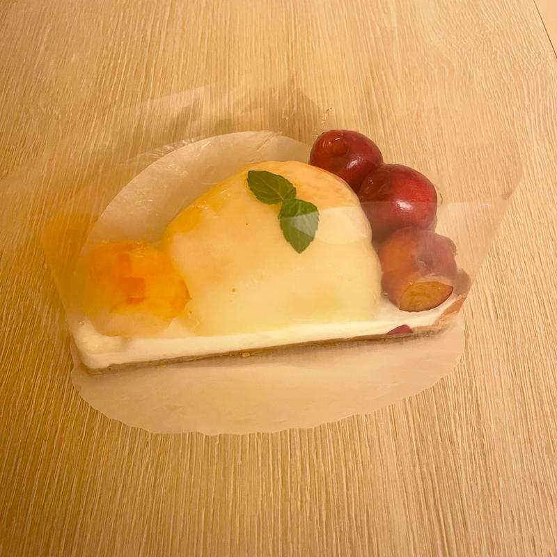 桃とさくらんぼのタルト(フルーツショップ青森屋 )