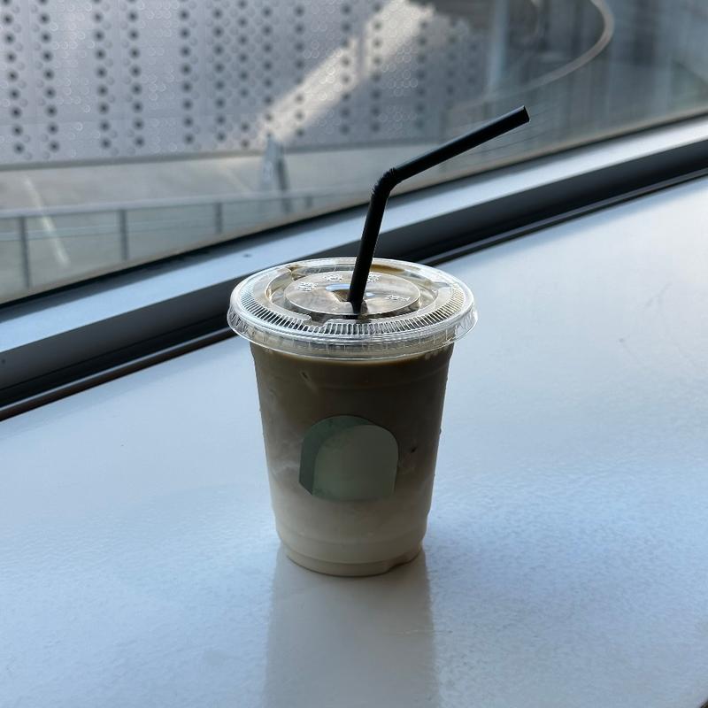 深煎りほうじ茶のミルクティー(二階のサンドイッチ)