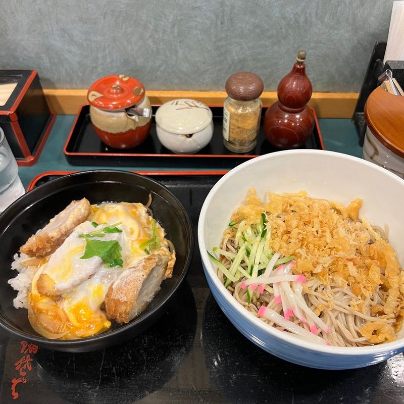 肩ロースカツ丼　冷やしたぬきそば(小諸そば 竹芝店)