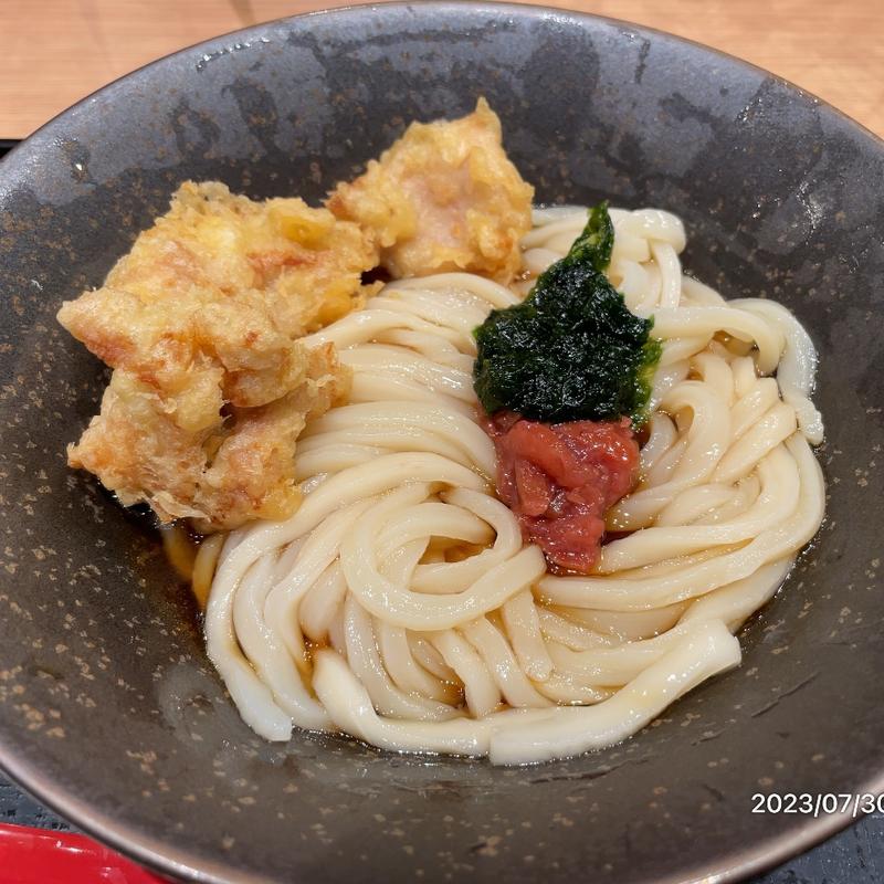 梅と青海苔の鳥天ぶっかけうどん(山下本気うどん 横浜ポルタ店)