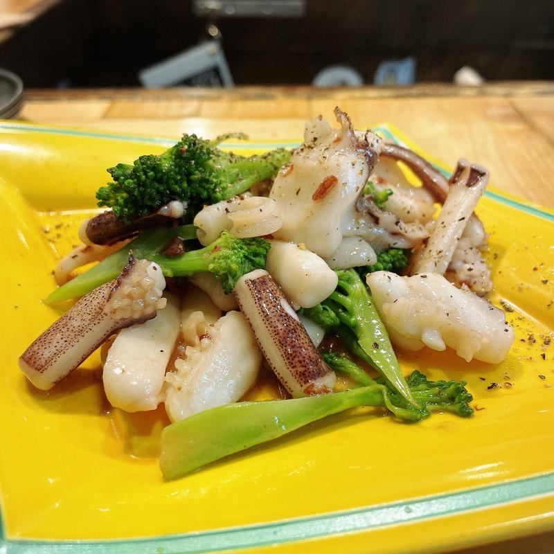 あおりイカとブロッコリーの酒盗バターソテー(大衆酒場 チャン栓チャン)