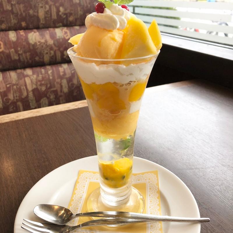 Roya l Host's マンゴーパフェ(ロイヤルホスト戸田店)